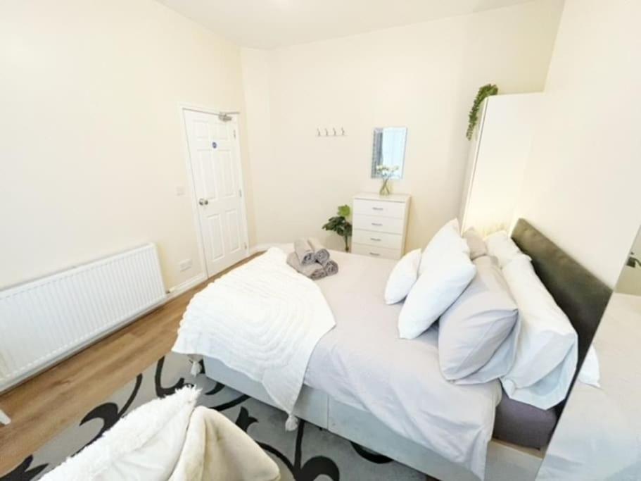 5 Bedroom, Sleeps 9 - Base To Explore Liverpool And Beyond Exterior foto